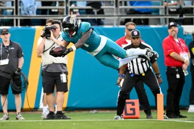 El renacimiento felino: Trevor Lawrence y los Jaguars rugen en busca de los playoffs