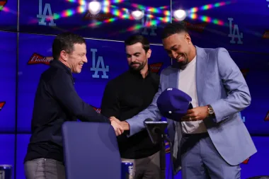 Los Dodgers y el arte del dinero diferido: ¿inversión visionaria o bomba de tiempo financiera?