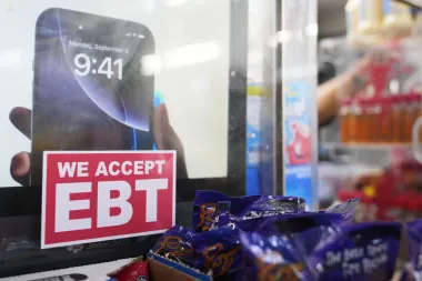 ¿Está roto el sistema SNAP? Una mirada a la política, el fraude y el futuro de los cupones de alimentos en EE.UU.
