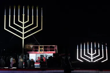 Un Hanukkah bajo amenaza: resiliencia judía frente a la violencia antisemita