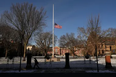 Dolor en el campus: el tiroteo en Brown University y la tragedia que paralizó a una comunidad académica
