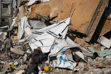 Gaza bajo la lluvia: la tragedia invisible entre escombros y carpas