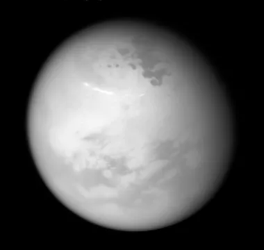 ¿Tiene Titan un océano subterráneo? La ciencia desafía una década de suposiciones