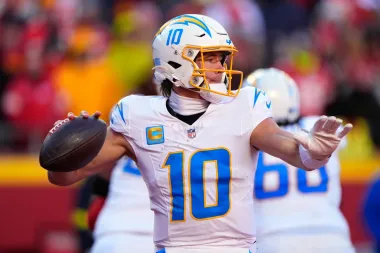 Los Chargers enfrentan a los Cowboys en un duelo decisivo: ¿milagro en Dallas o sentencia asegurada?
