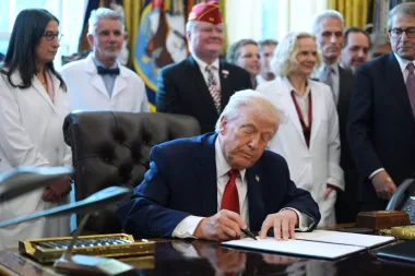 Trump da un giro histórico: ¿Qué significa reclasificar la marihuana en EE. UU.?