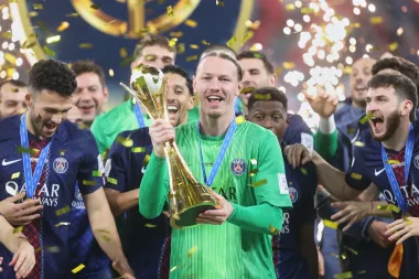 Safonov, el héroe inesperado de PSG: una mano rota, cuatro penales atajados y el primer título global