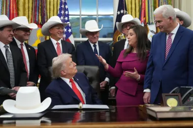 Elise Stefanik abandona la carrera por la gobernación de Nueva York: ¿fin de una estrella republicana?