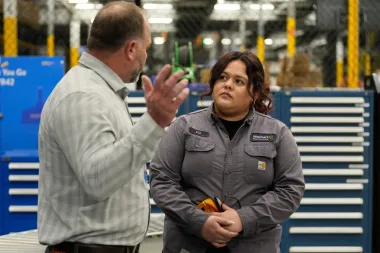 La gran apuesta de Walmart: cómo formarse en oficios técnicos llevó a Liz Cardenas a ganar $43.50 por hora
