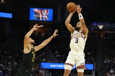 ¡Curry vuelve a brillar! Intenso duelo entre Warriors y Suns con drama, técnica y venganza