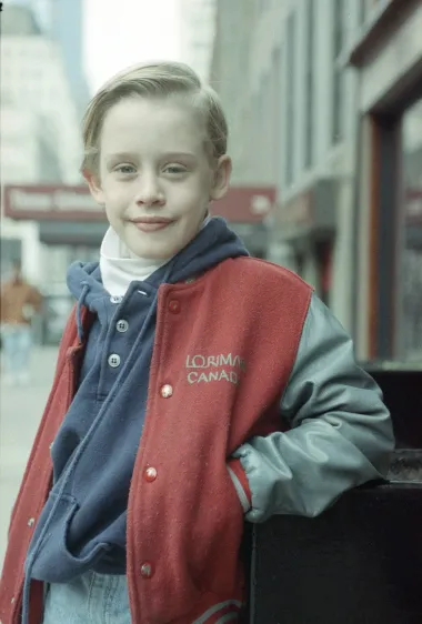 ¿Kevin McCallister seguiría extraviado en Nueva York en 2025? Una mirada divertida al caos aeroportuario navideño