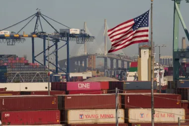 El Muro de los Aranceles: ¿Está Donald Trump Reinventando la Economía Global o Destruyéndola?