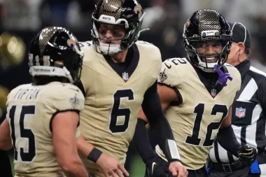 Ward vs Shough: El duelo que está redefiniendo el futuro de la NFL