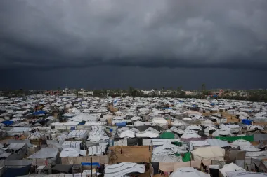 Viviendo entre ruinas y frío: la cruda realidad de los desplazados en Gaza