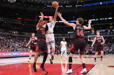 Noche estelar en la NBA: Durant renace como líder en Rockets y Giannis regresa con poder