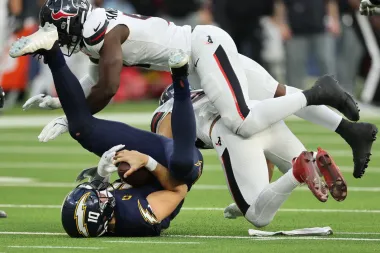 ¿Debería jugar Justin Herbert en la Semana 18? El dilema de los Chargers antes de los playoffs