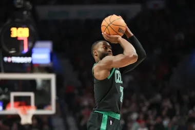 Noche de sorpresas NBA: Jóvenes talentos brillan en victorias clave de Raptors, Blazers y Wizards