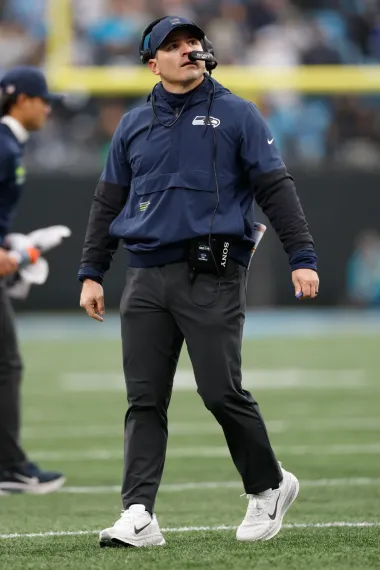 Seahawks encuentran su identidad en el juego terrestre mientras pelean por el primer sembrado de la NFC