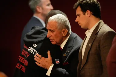 Falcons despiden a su entrenador y gerente general tras otra temporada decepcionante
