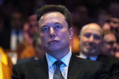 Grok al desnudo: la herramienta de IA de Elon Musk desata una tormenta global de indignación