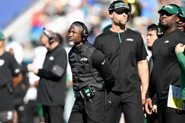 NFL en Crisis: Coordinadores Despedidos y Proyectos en Ruinas