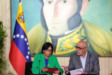 Delcy Rodríguez: la operadora implacable que conquistó Washington y ahora domina Caracas