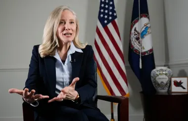 El liderazgo femenino llega a Virginia: Abigail Spanberger, una gobernadora para las nuevas generaciones