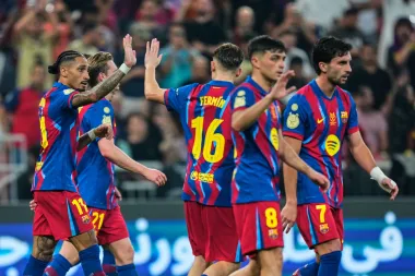 Barcelona arrasa en la Supercopa: Raphinha lidera la goleada y refuerza ambiciones bajo Hansi Flick