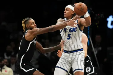 Buzzer Beaters, Cambios de Estrellas y Dominio en la NBA: Una Noche de Locura en las Canchas