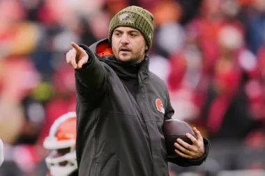 Los nuevos titanes defensivos de la NFL: ¿Jim Schwartz y Quentin Lake serán claves en los playoffs?