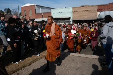 La marcha de la paz en Estados Unidos: Monjes budistas, mindfulness y un perro llamado Aloka