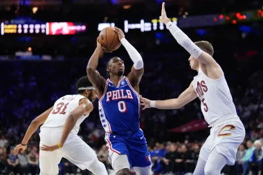 Récords, reacciones y remontadas: noche histórica en la NBA