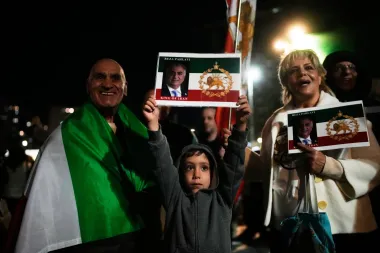 Reza Pahlavi y el espejo del poder: ¿salvador de Irán o figura decorativa para Occidente?