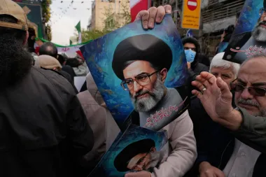 Trump y la 'suspensión de ejecuciones' en Irán: ¿Diplomacia de elogios o estrategia de distracción?