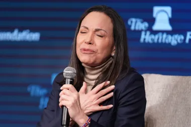María Corina Machado, Trump y la Encrucijada Venezolana: ¿Una Transición Democrática o una Oportunidad Perdida?