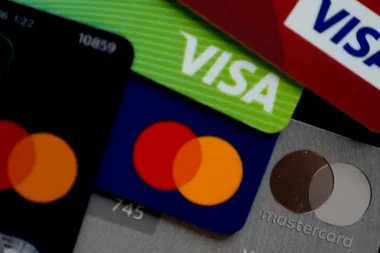 ¿Tope del 10% en tasas de tarjetas de crédito? Trump desafía a Wall Street