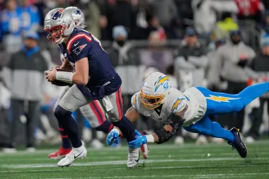 Chargers buscan mantener su tridente defensivo: ¿puede el dinero comprar continuidad?