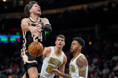 La Noche Imparable de los Celtics: Jaylen Brown y Sam Hauser Aplastan a los Hawks