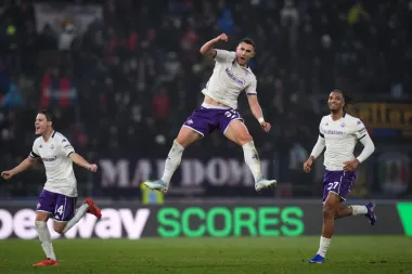 Victoria con sabor a tributo: Fiorentina rinde homenaje a Rocco Commisso con una emotiva victoria en la Serie A