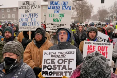 Cuando la Ley de Insurrección Amenaza la Democracia: Trump, Minnesota y una Crisis Constitucional