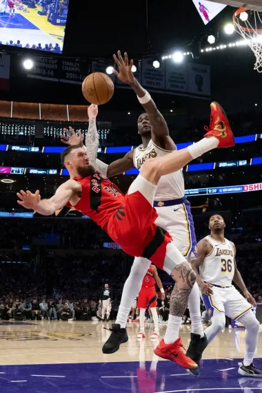 Deandre Ayton: La redención de un gigante en la pintura angelina