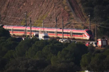 Tragedia sobre rieles: El choque de trenes de alta velocidad en España que ha conmocionado al país