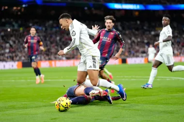 Mbappé defiende a Vinícius y lanza un mensaje a la afición del Real Madrid