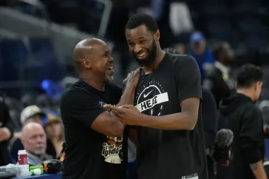 El drama de media temporada en la NBA: Regresos emotivos, estrellas en ascenso y equipos en crisis