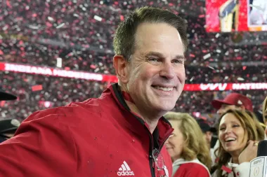 Indiana vence a Miami y corona una asombrosa temporada invicta con el título nacional de fútbol americano universitario