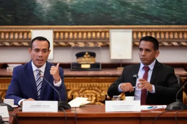Perú entre sombras: denuncias, empresarios chinos y la fragilidad de la presidencia interina