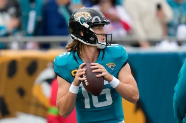 Christian McCaffrey y Drake Maye: La batalla por el MVP de la NFL 2025 electriza la liga