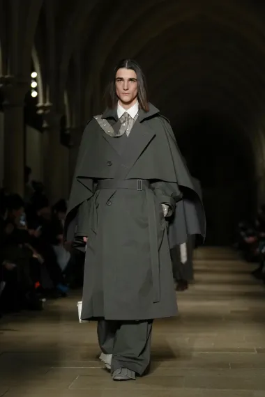 Issey Miyake y la espiritualidad del diseño: cuando la moda se transforma en poesía
