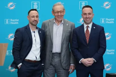 Jon-Eric Sullivan: El arquitecto de la esperanza en la reconstrucción de los Dolphins