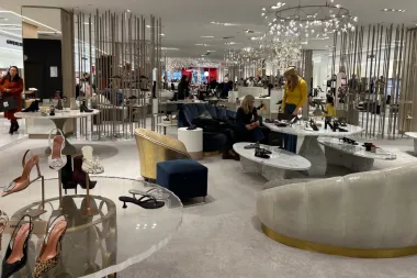 Saks, Neiman Marcus y la crisis silenciosa del lujo en EE.UU.