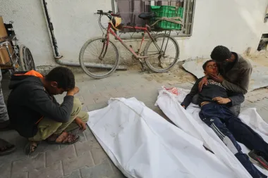 Dolor, frío y fuego cruzado: la tragedia interminable de los niños en Gaza
